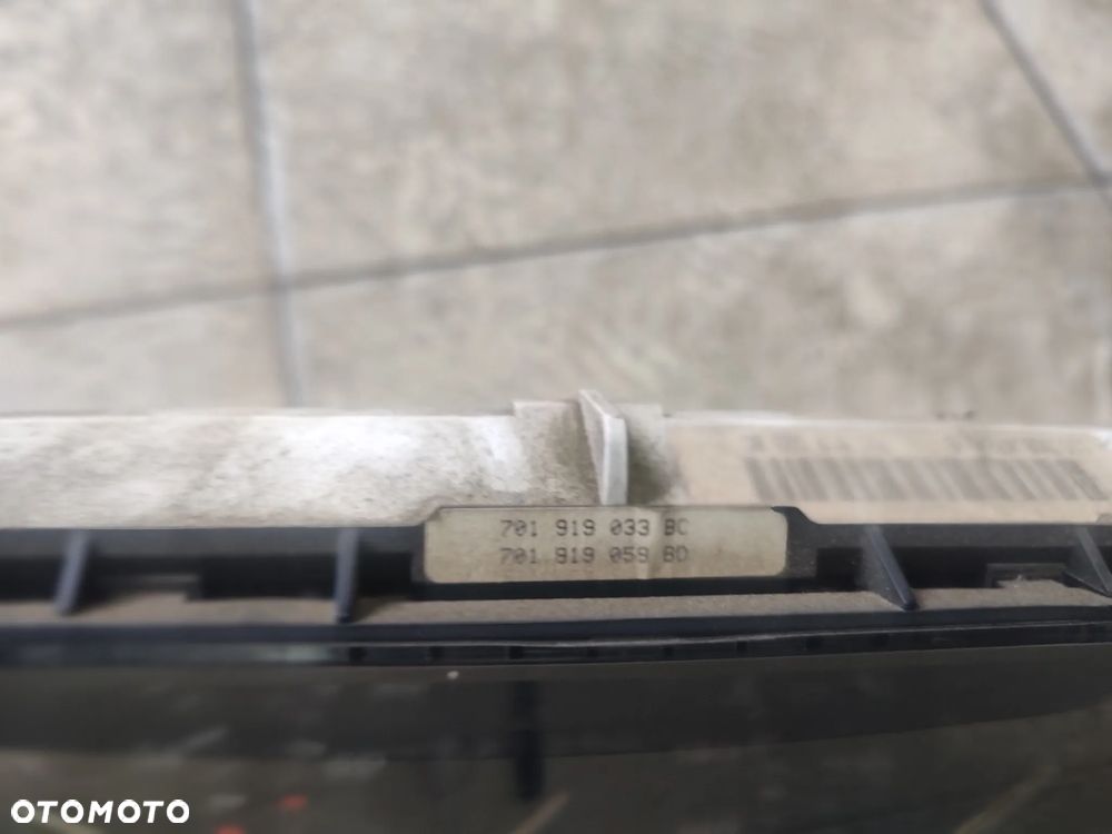 VW T4 2,4D LICZNIK ZEGARY 701919033BC - 2