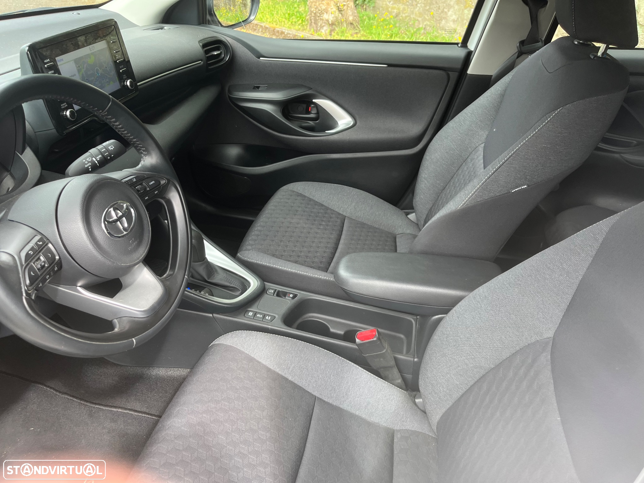 Toyota Yaris 1.5 HSD Comfort - 4