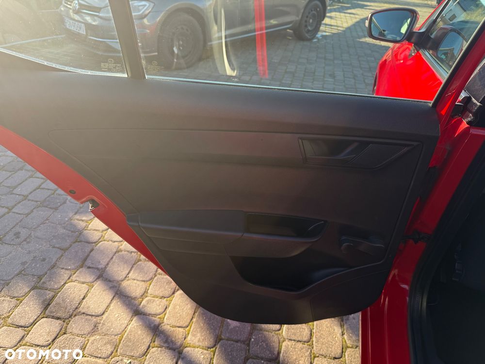 Skoda Fabia 1.0 MPI Cool Edition Red & Grey - 13