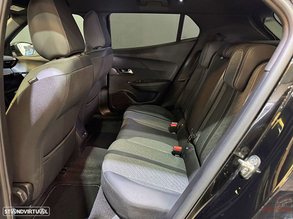 Peugeot 2008 1.2 PureTech Allure - 17