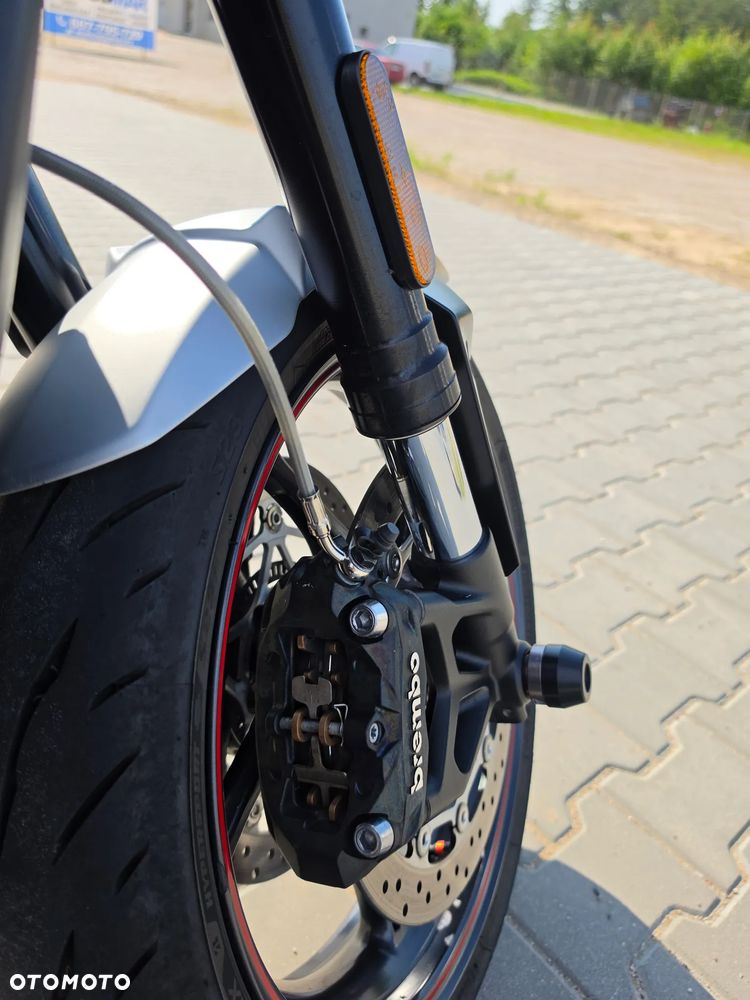 Triumph Street Triple - 11
