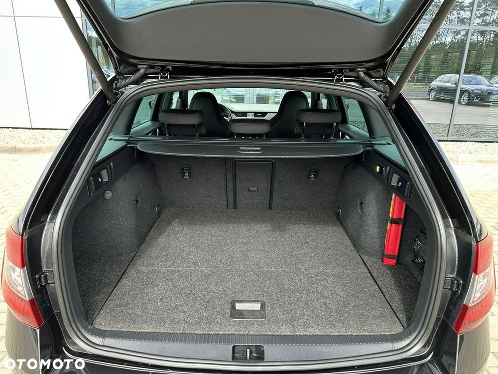 Skoda Octavia 2.0 TDI RS Challenge DSG - 32