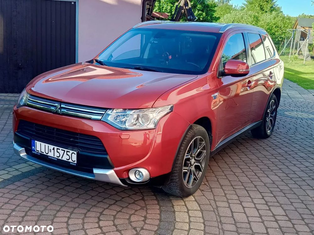 Mitsubishi Outlander Instyle NAVI + - 2