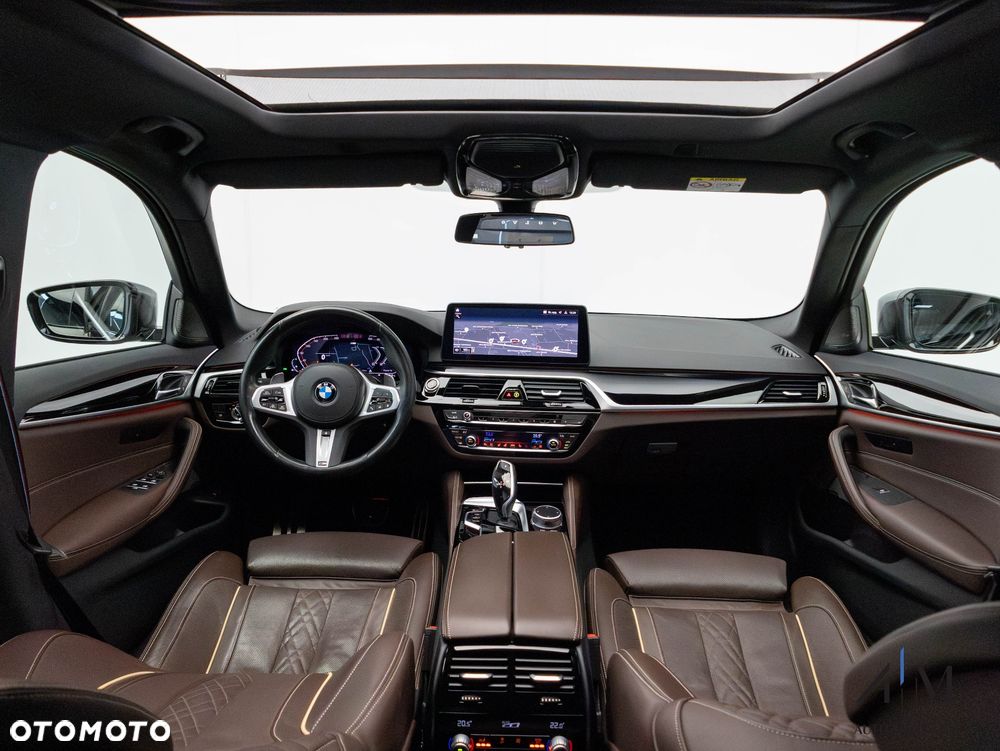 BMW Seria 5 540i xDrive - 15