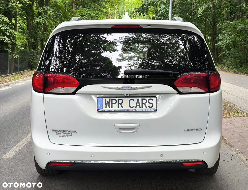 Chrysler Pacifica - 4