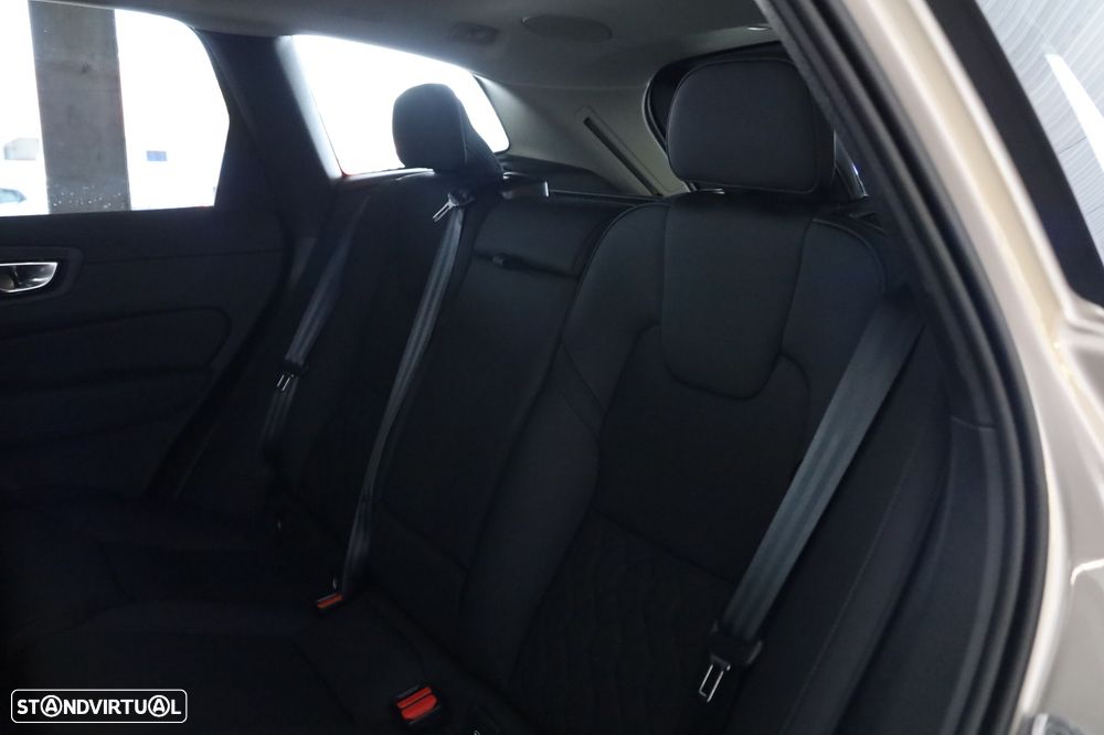 Volvo XC 60 2.0 T6 PHEV Plus Dark AWD - 13