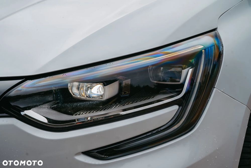 Renault Megane ENERGY TCe 205 EDC GT - 22
