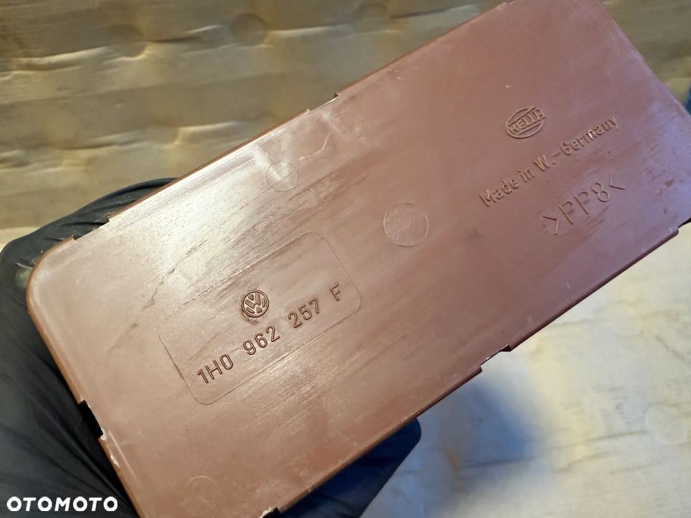 Pompka centralnego zamka Volkswagen Polo III 6N 1H0962257F OE - 2