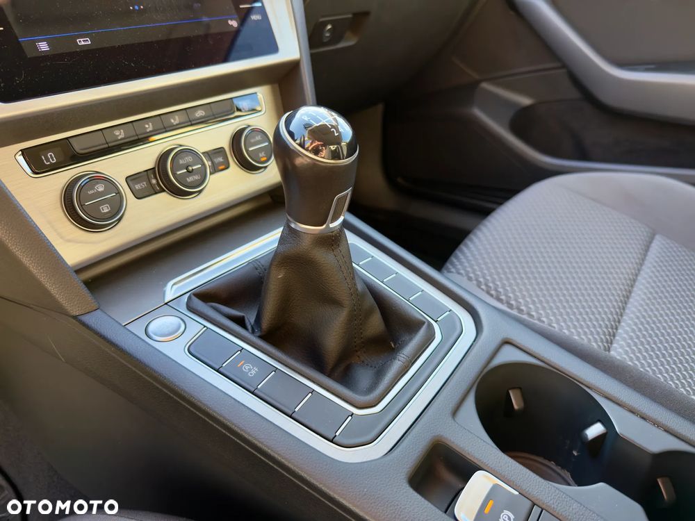 Volkswagen Passat 1.5 TSI EVO Trendline - 15