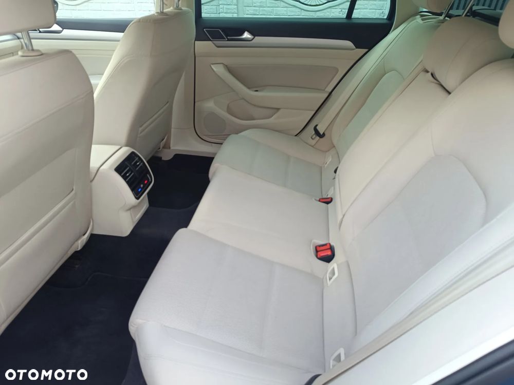 Volkswagen Passat Variant 2.0 TDI BMT Comfortline - 22