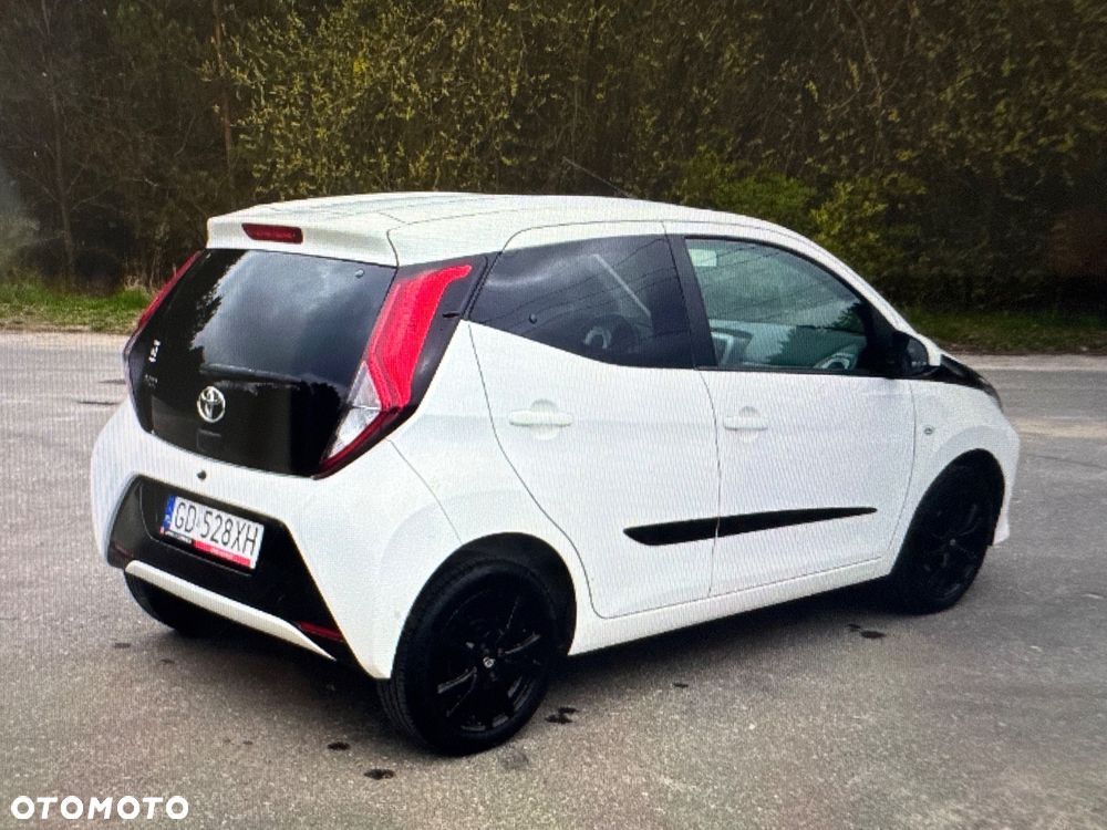 Toyota Aygo 1.0 VVT-i Color Edition - 1
