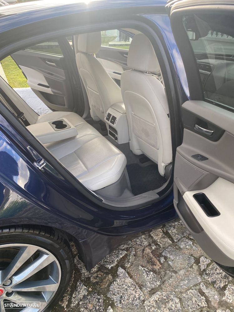 Jaguar XE 2.0 D Prestige Aut. - 28