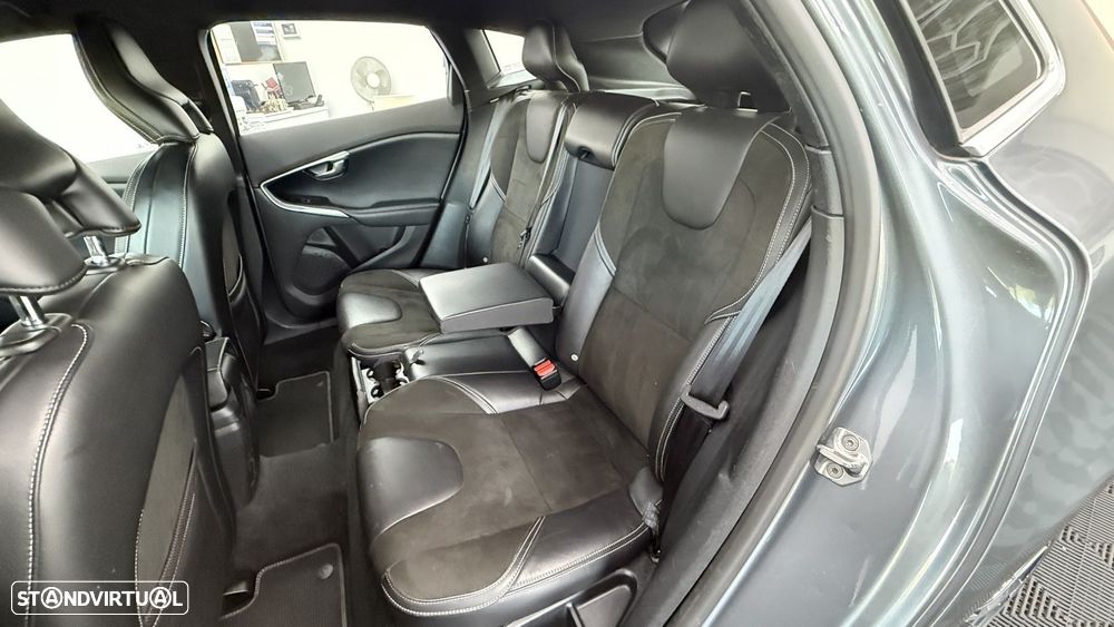 Volvo V40 2.0 D2 R-Design Momentum Geartronic - 11