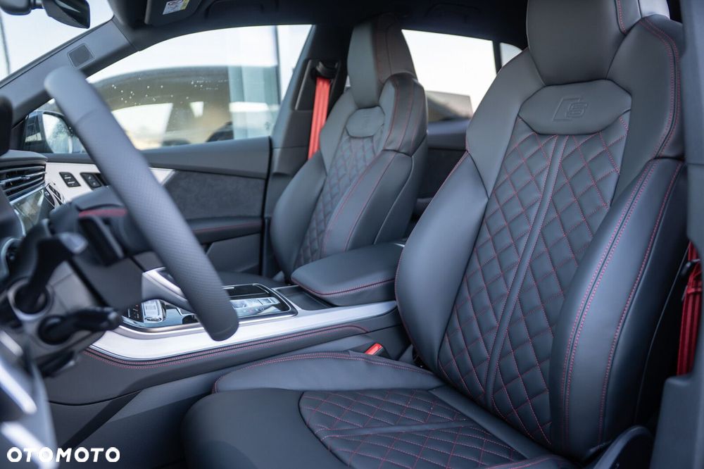 Audi Q8 - 10