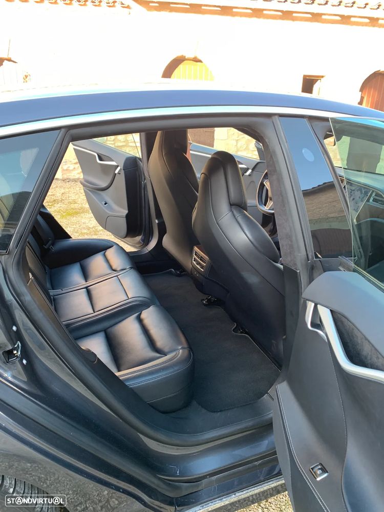 Tesla Model S - 14