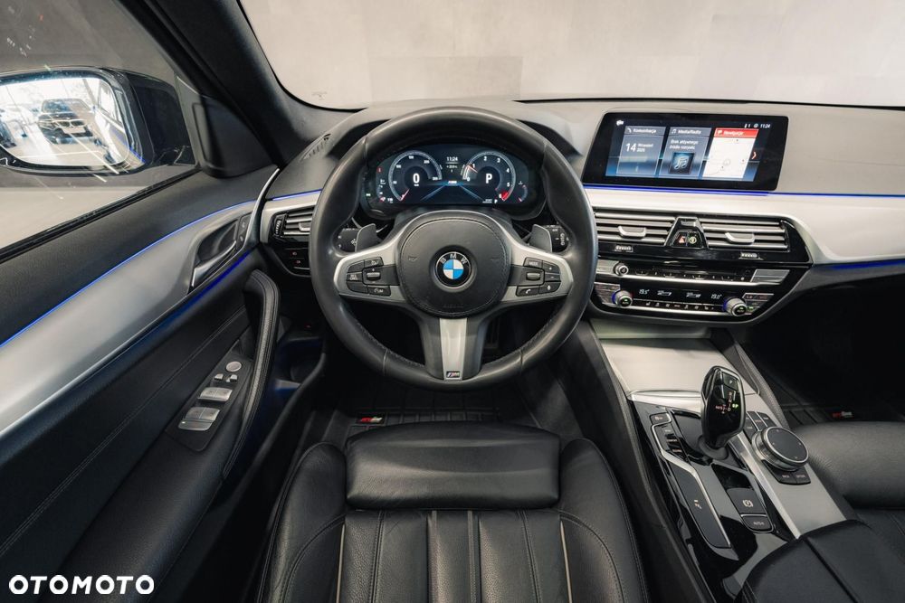 BMW Seria 5 520d M Sport - 12
