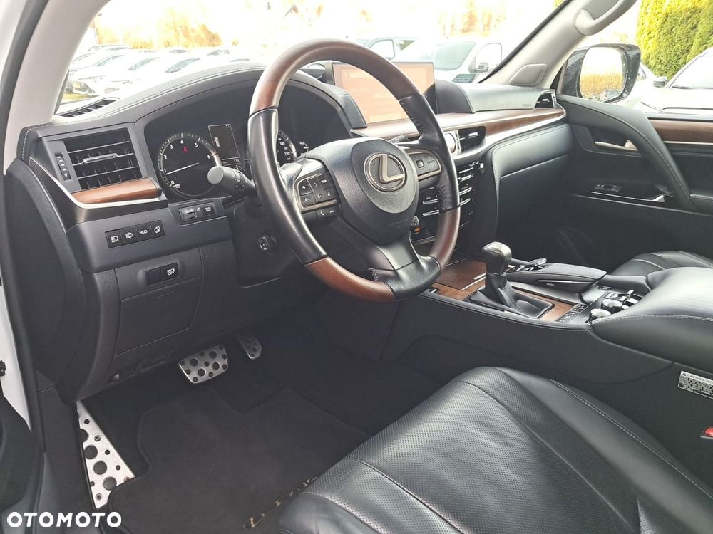 Lexus LX 570 Omotenashi - 10