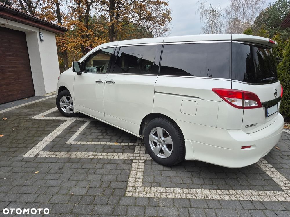 Nissan Quest - 1