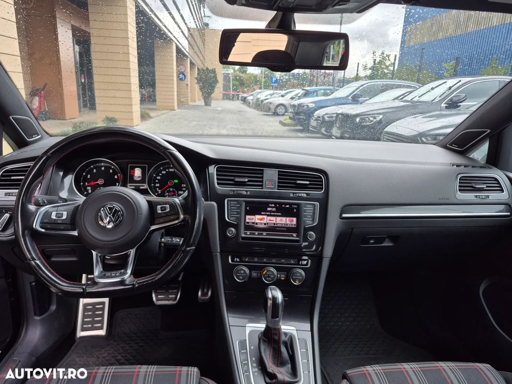 Volkswagen Golf - 9