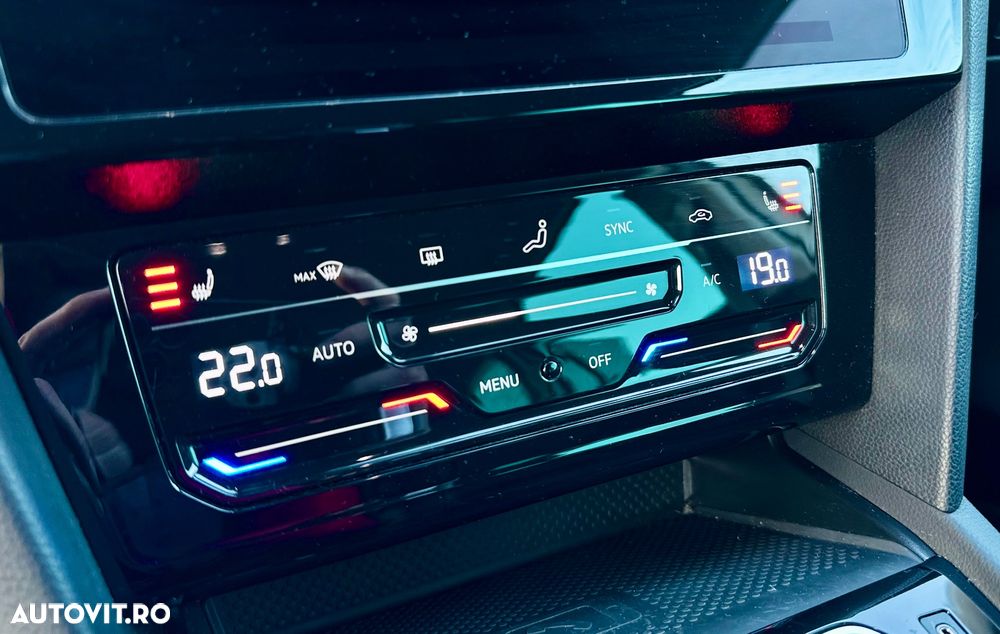 Volkswagen Passat Variant 2.0 TDI SCR DSG Elegance - 22