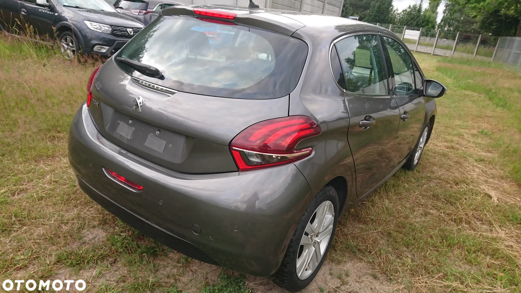 Peugeot 208 - 18