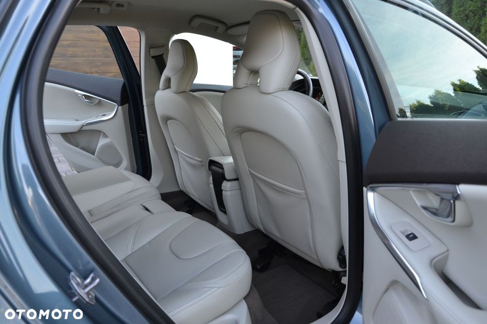 Volvo V40 Cross Country D2 Summum - 16