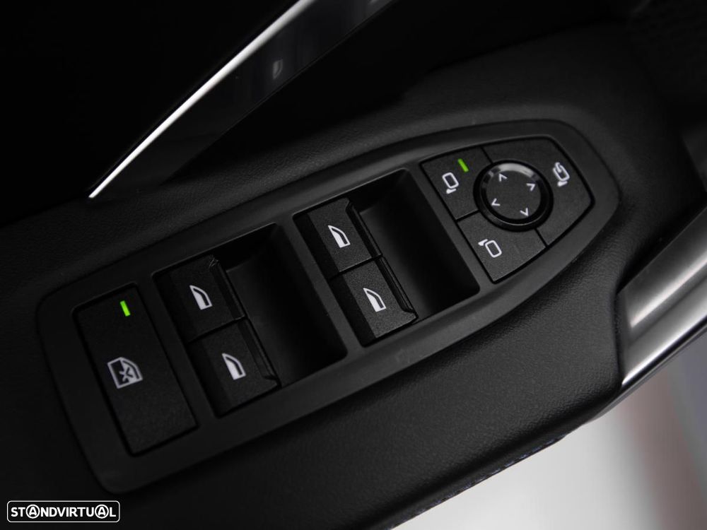 BMW iX2 eDrive20 Pack Desportivo M - 18