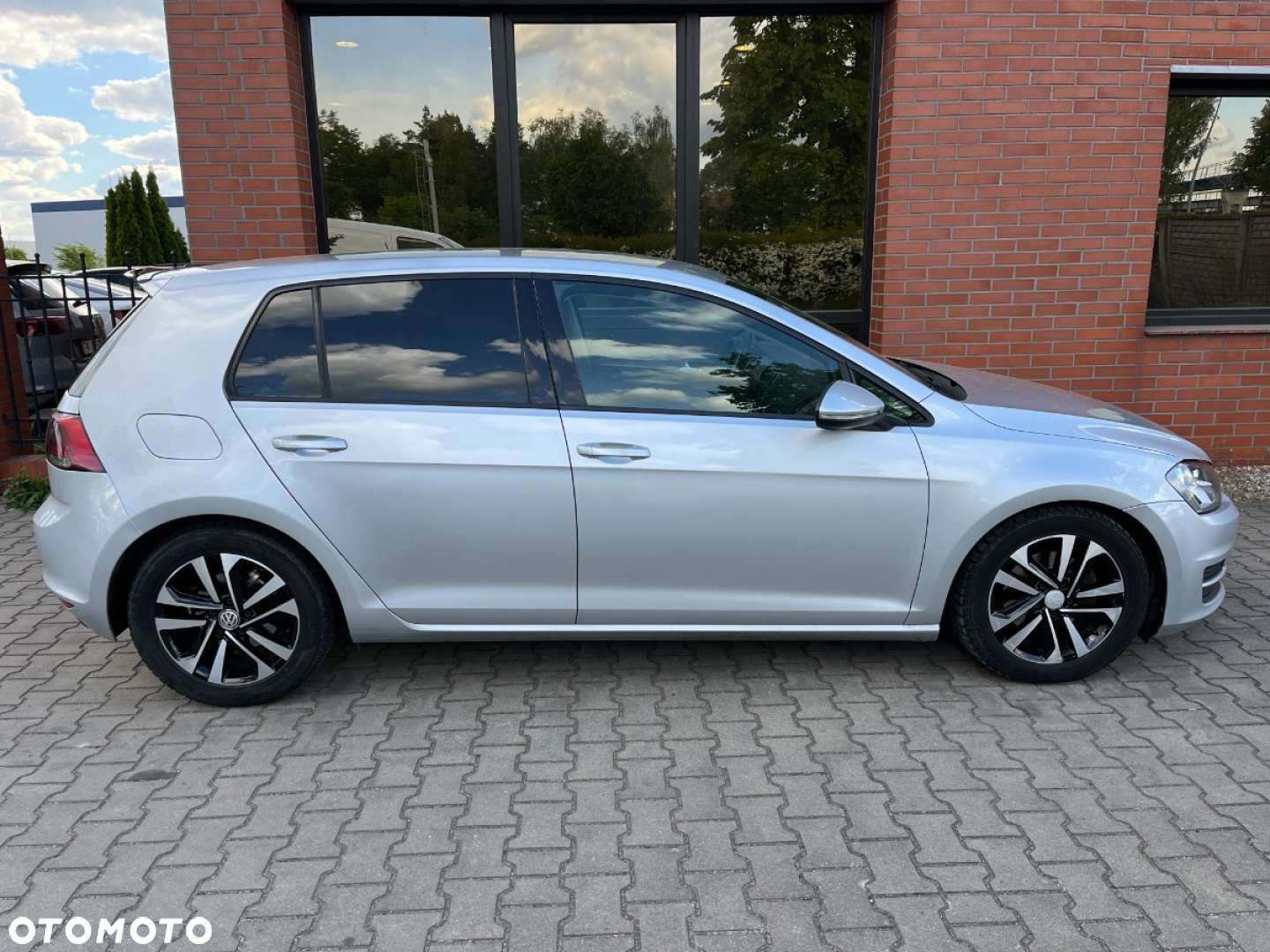 Volkswagen Golf 1.6 TDI DPF BlueMotion Technology Style - 21