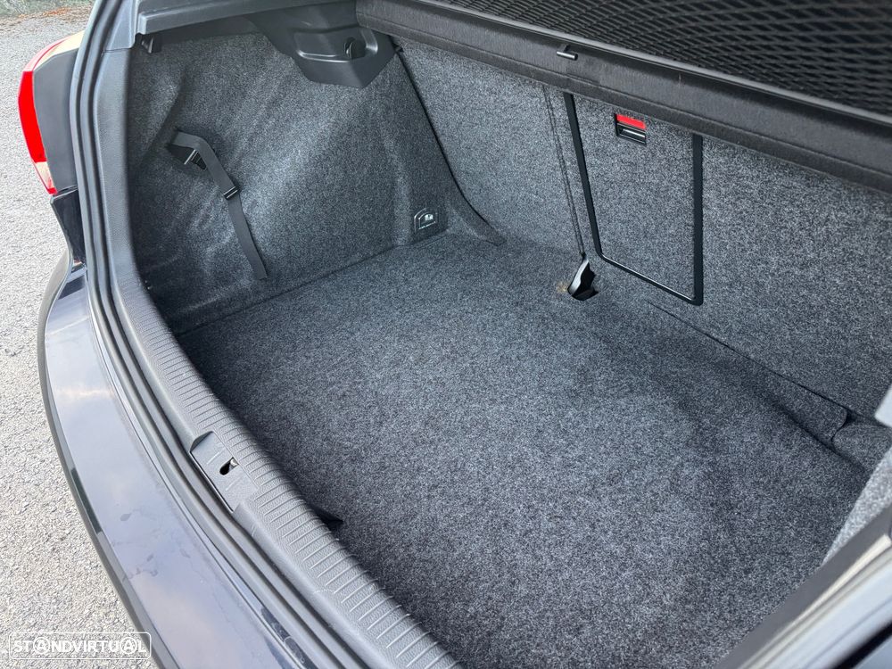 VW Golf 2.0 TDi Confortline - 42