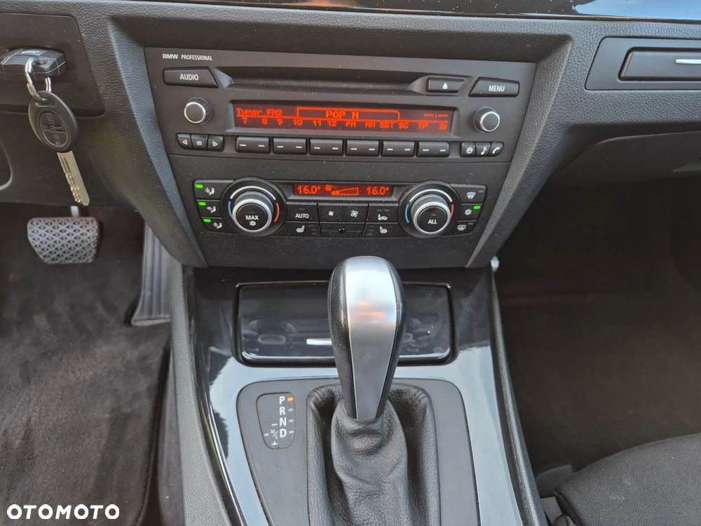 BMW Seria 3 325i Edition Sport - 8
