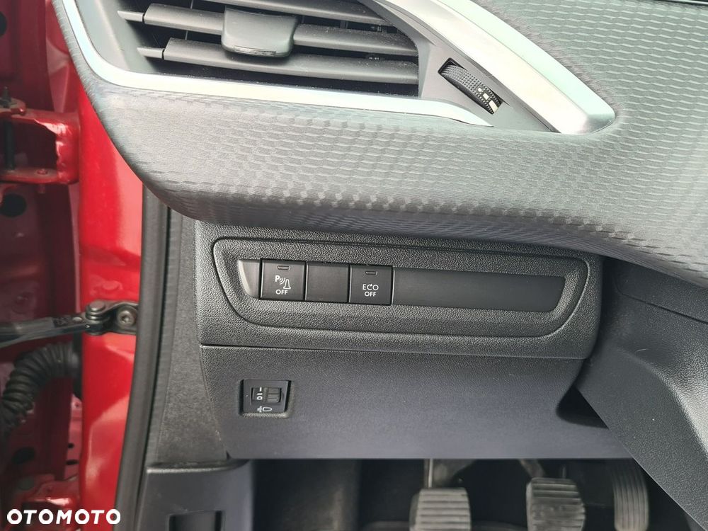 Peugeot 2008 1.2 Pure Tech Style S&S - 19