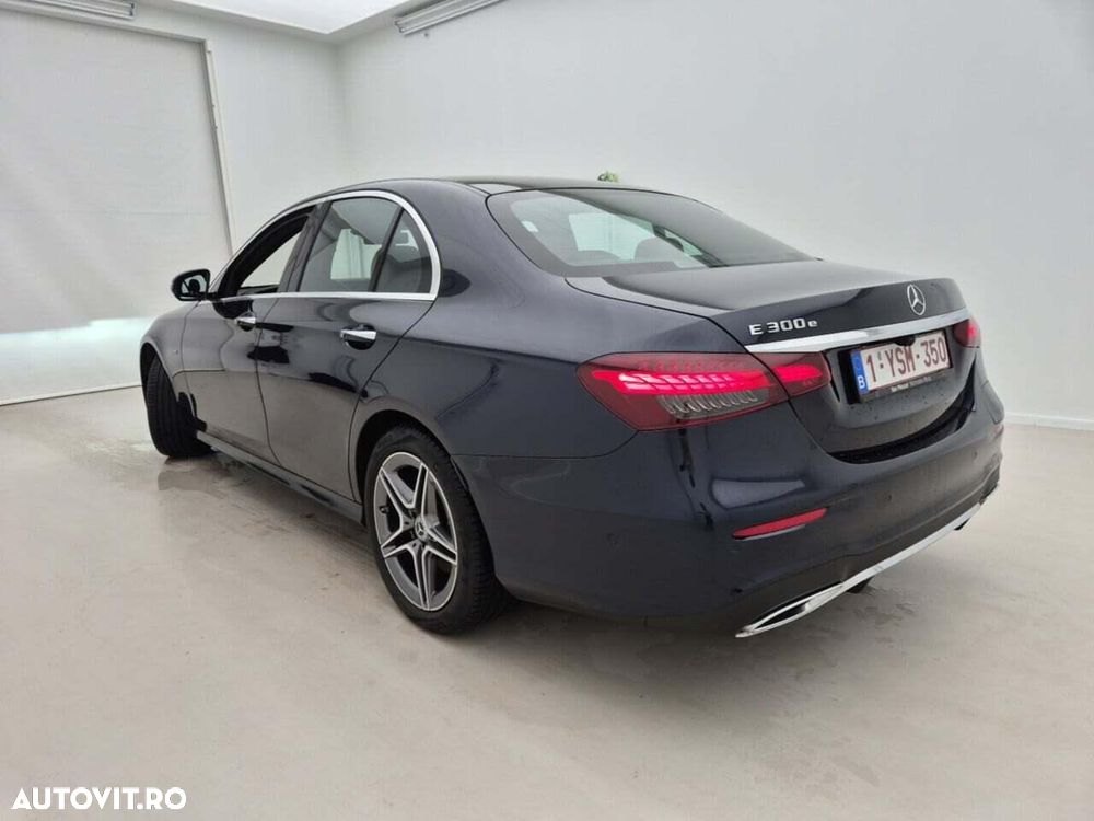 Mercedes-Benz E 300 9G-TRONIC AMG Line - 4