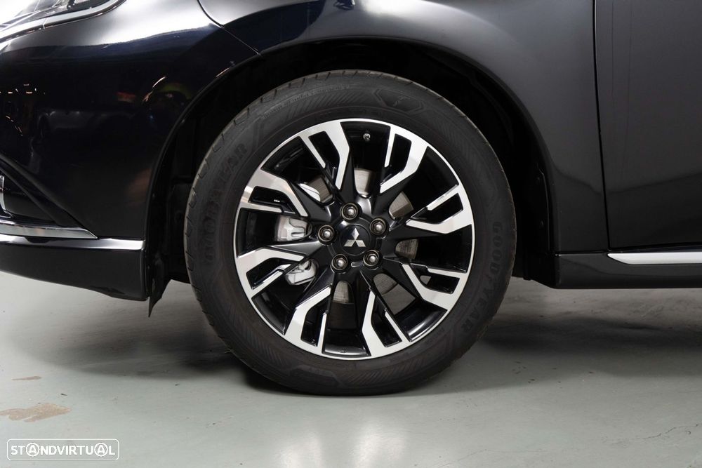 Mitsubishi Outlander 2.0 PHEV Intense Navi - 17