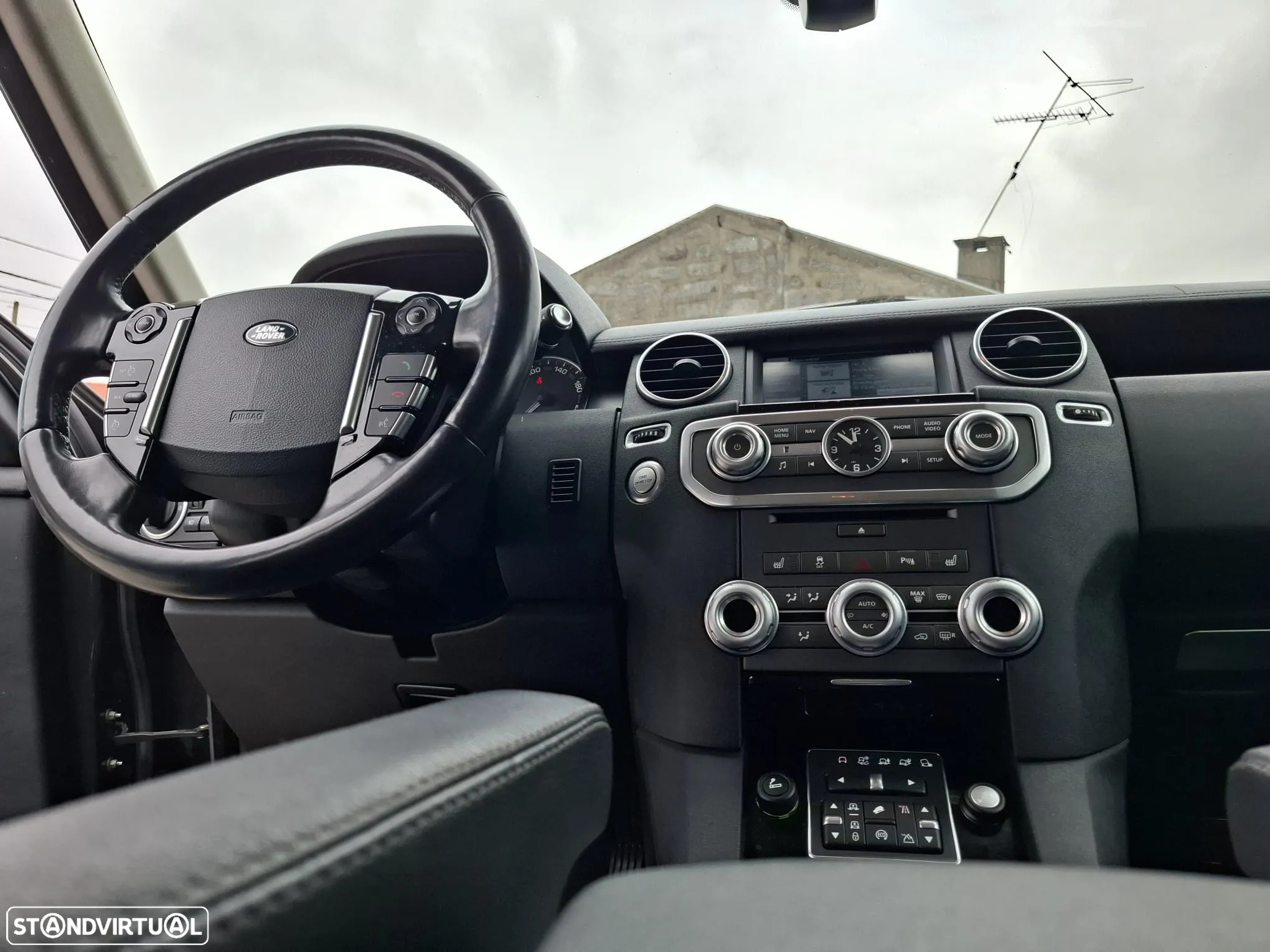 Land Rover Discovery SD V6 HSE - 23