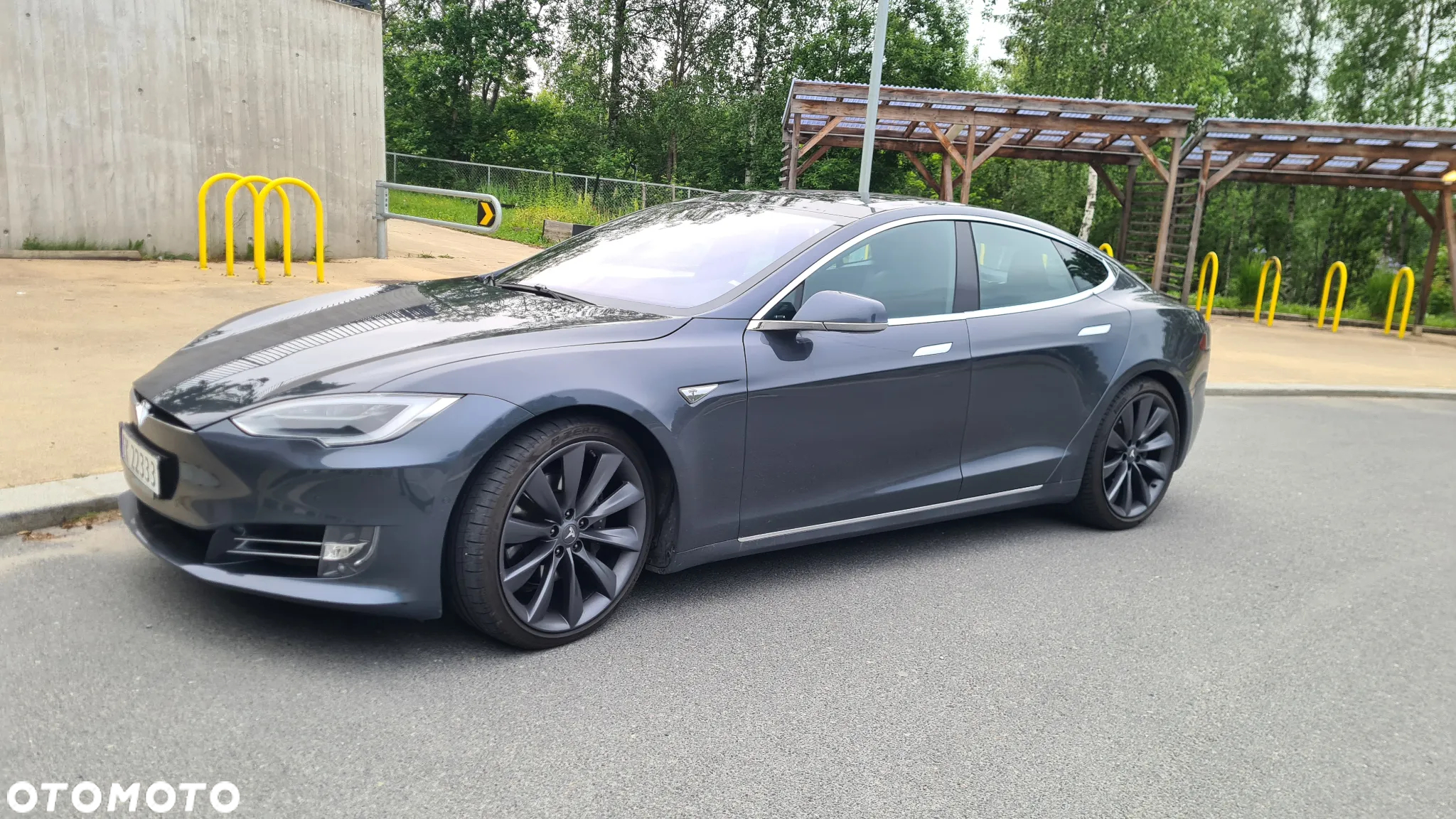 Tesla Model S - 6