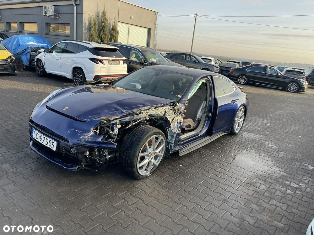 Porsche Panamera 4 - 8