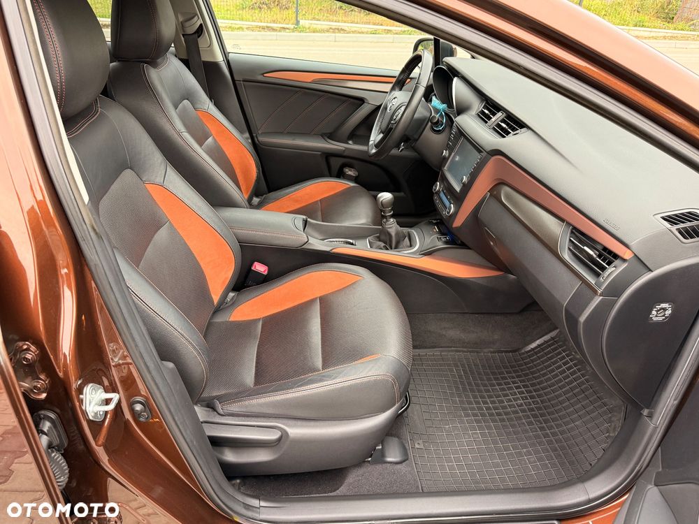 Toyota Avensis Touring Sports 1.8 Edition S+ - 21