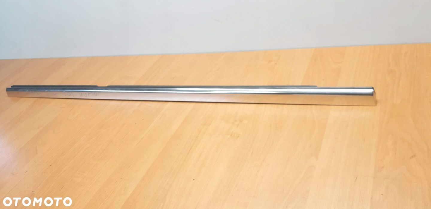 Mercedes C klasa W205 kombi listwa zgarniająca drzwi prawy tył A2057300624 - 1