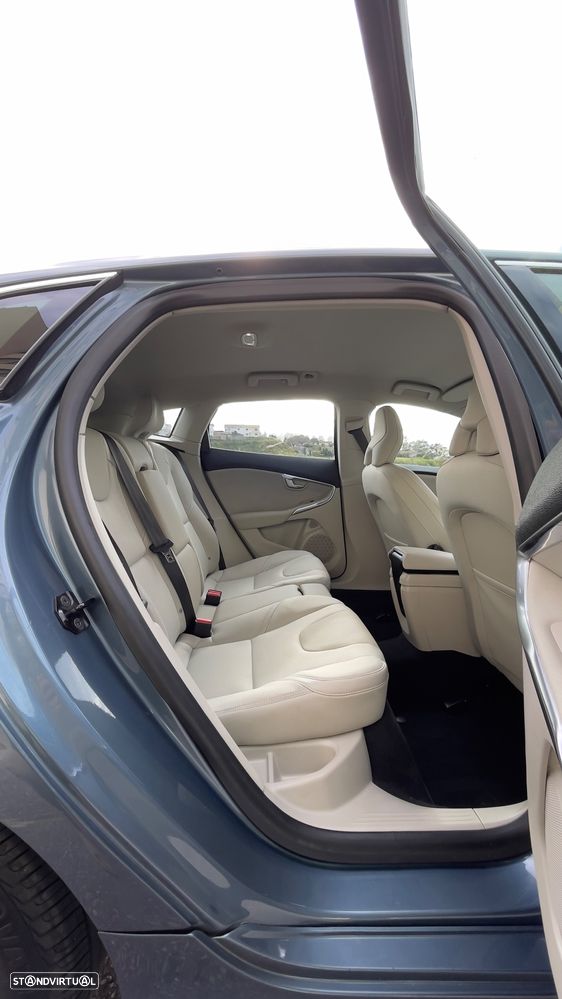 Volvo V40 D2 Kinetic - 13