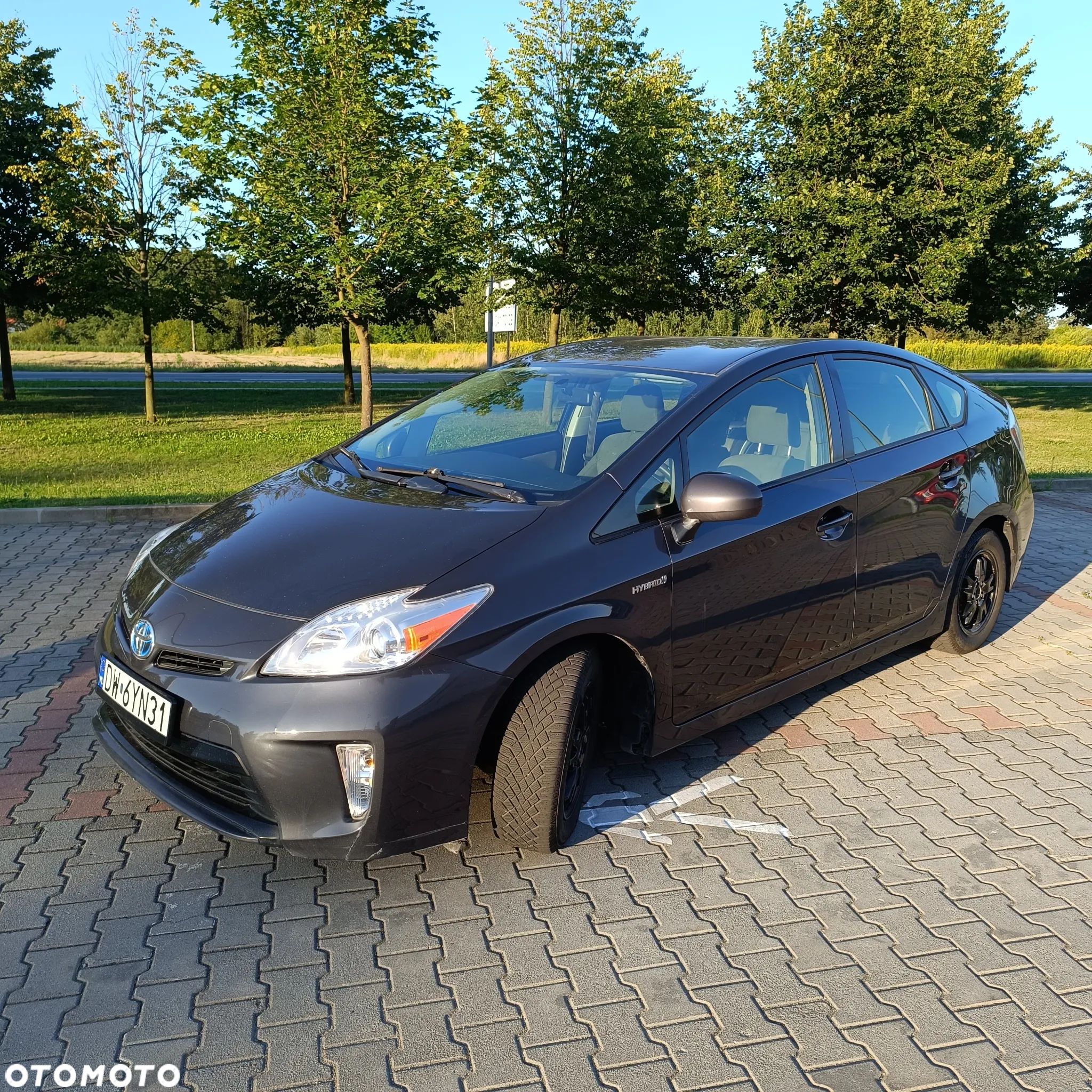 Toyota Prius (Hybrid) Life - 1