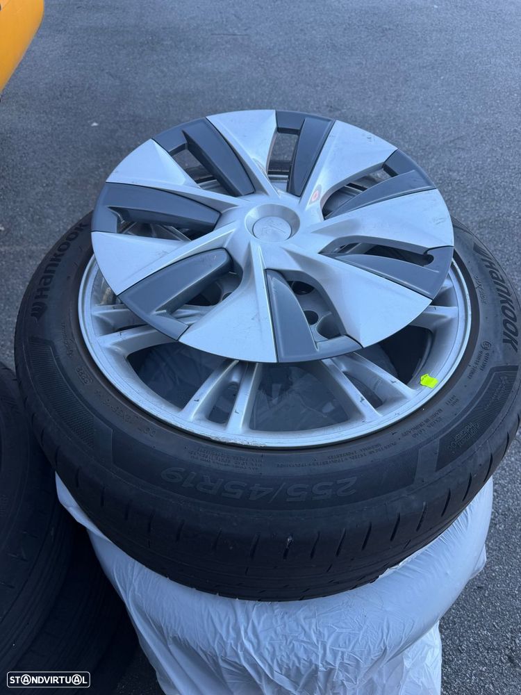 Tesla Model Y Long Range Dual Motor AWD - 37