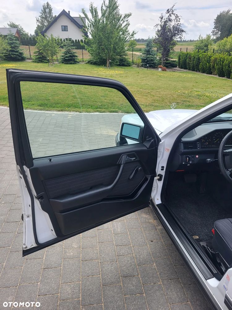 Mercedes-Benz W124 (1984-1993) - 17