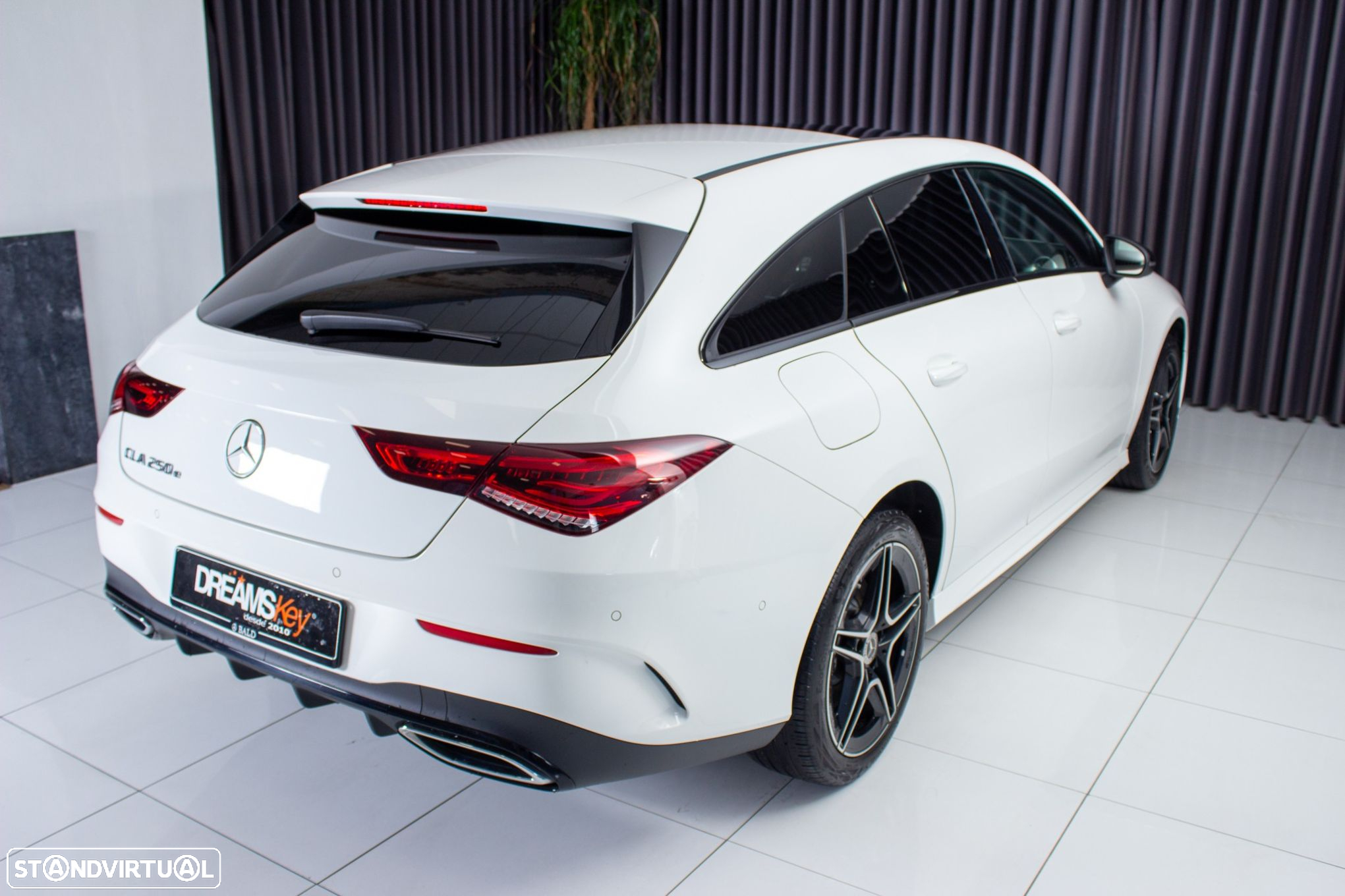 Mercedes-Benz CLA 250 e Shooting Brake AMG Line - 11