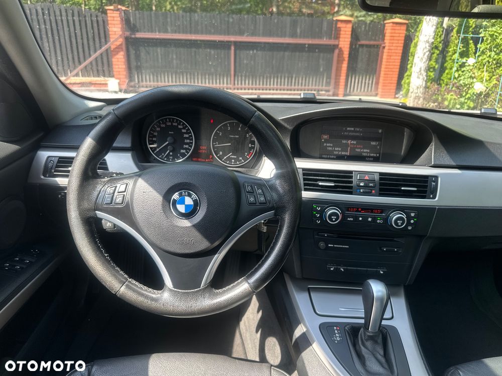 BMW Seria 3 320i - 10