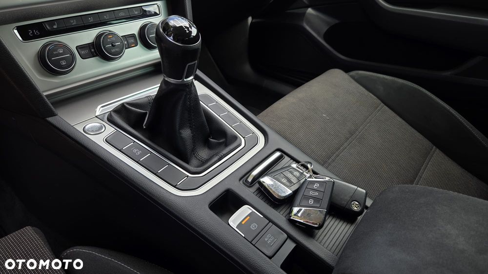 Volkswagen Passat - 16