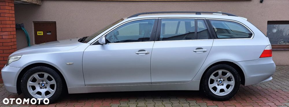 BMW Seria 5 523i Touring - 3