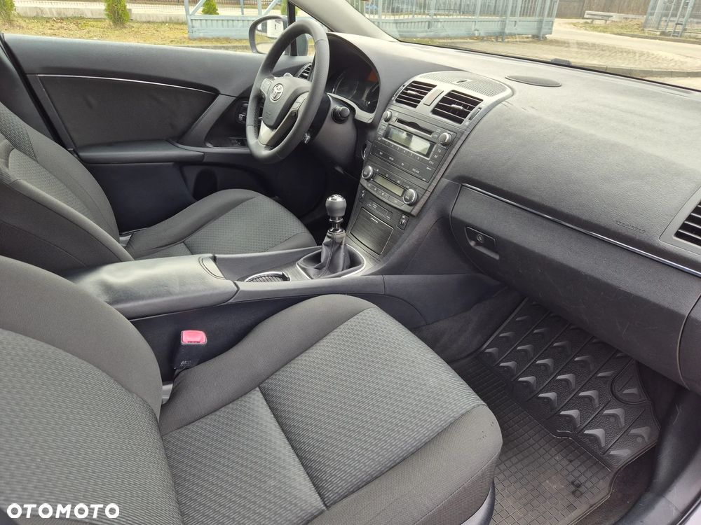 Toyota Avensis 1.8 Sol - 10