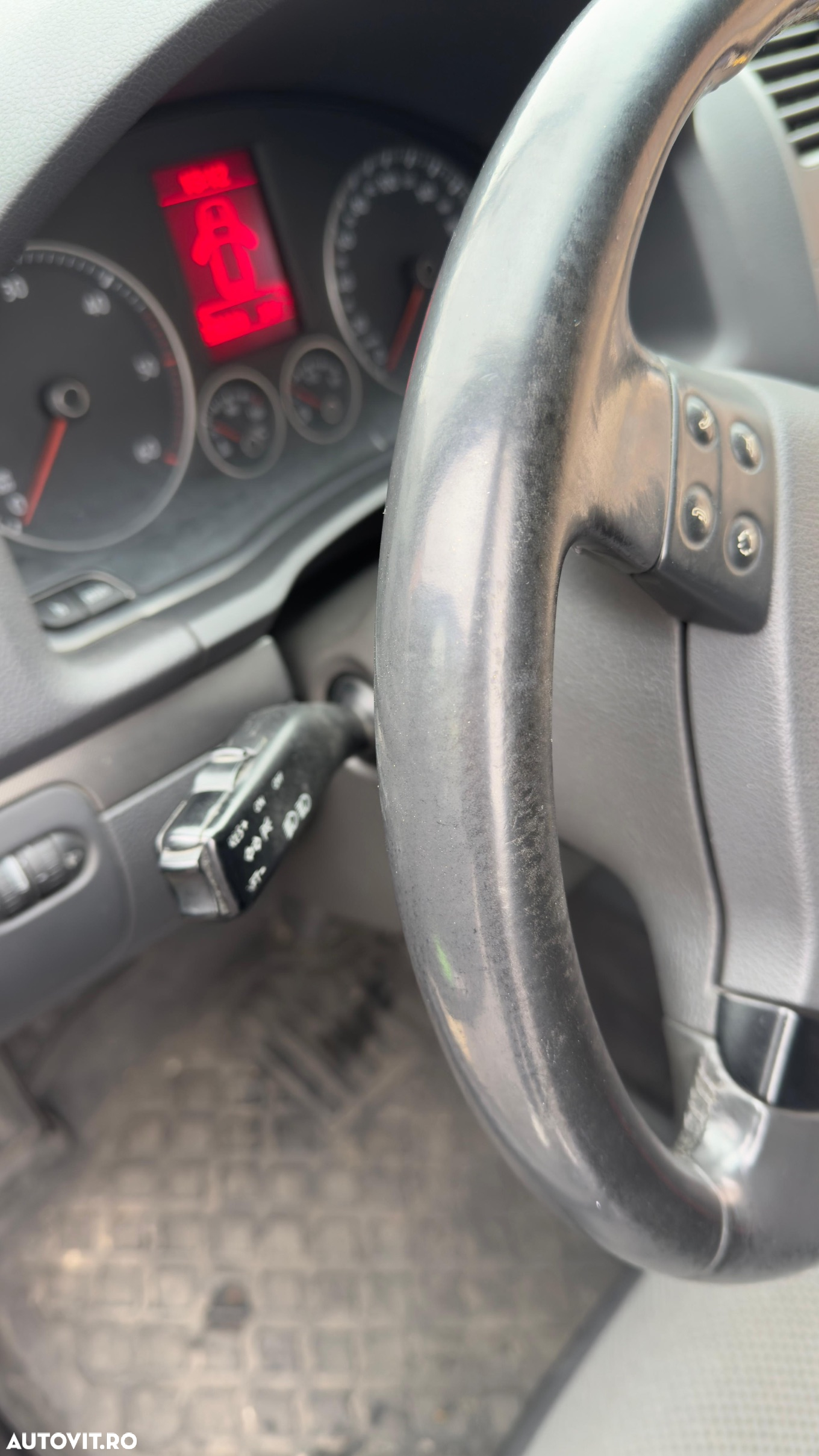 Volkswagen Golf 1.9 TDI Sportline DSG - 9