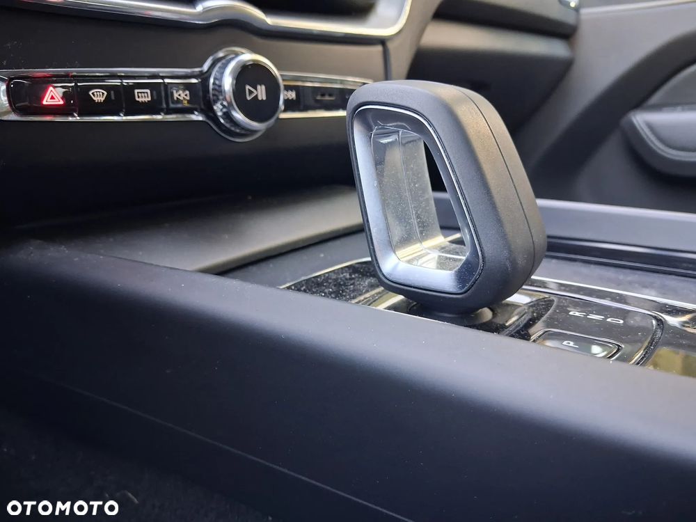 Volvo XC 60 D4 Momentum Pro - 21