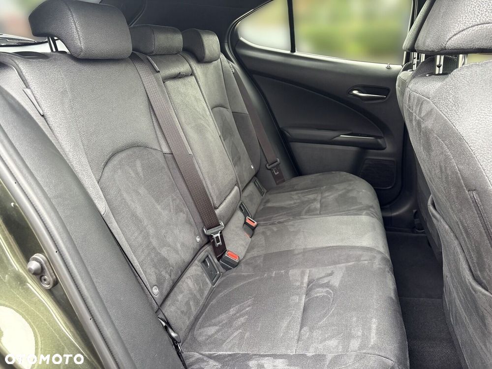 Lexus UX 300h Business - 17
